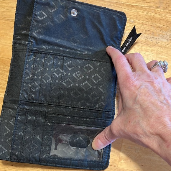 Vera Bradley Chandelier Noir crossbody/wristlet.  Clean.  No callouts. - Picture 3 of 6